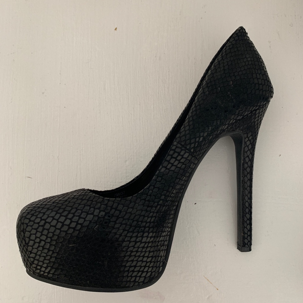 Jessica Simpson Black Snakeskin Heels